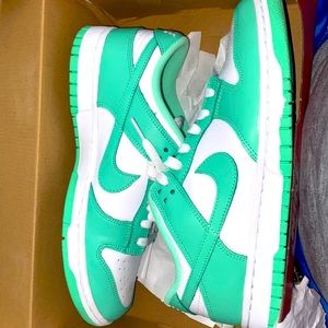 I am selling a pair of (Mint green Woman Dunk Lows )
